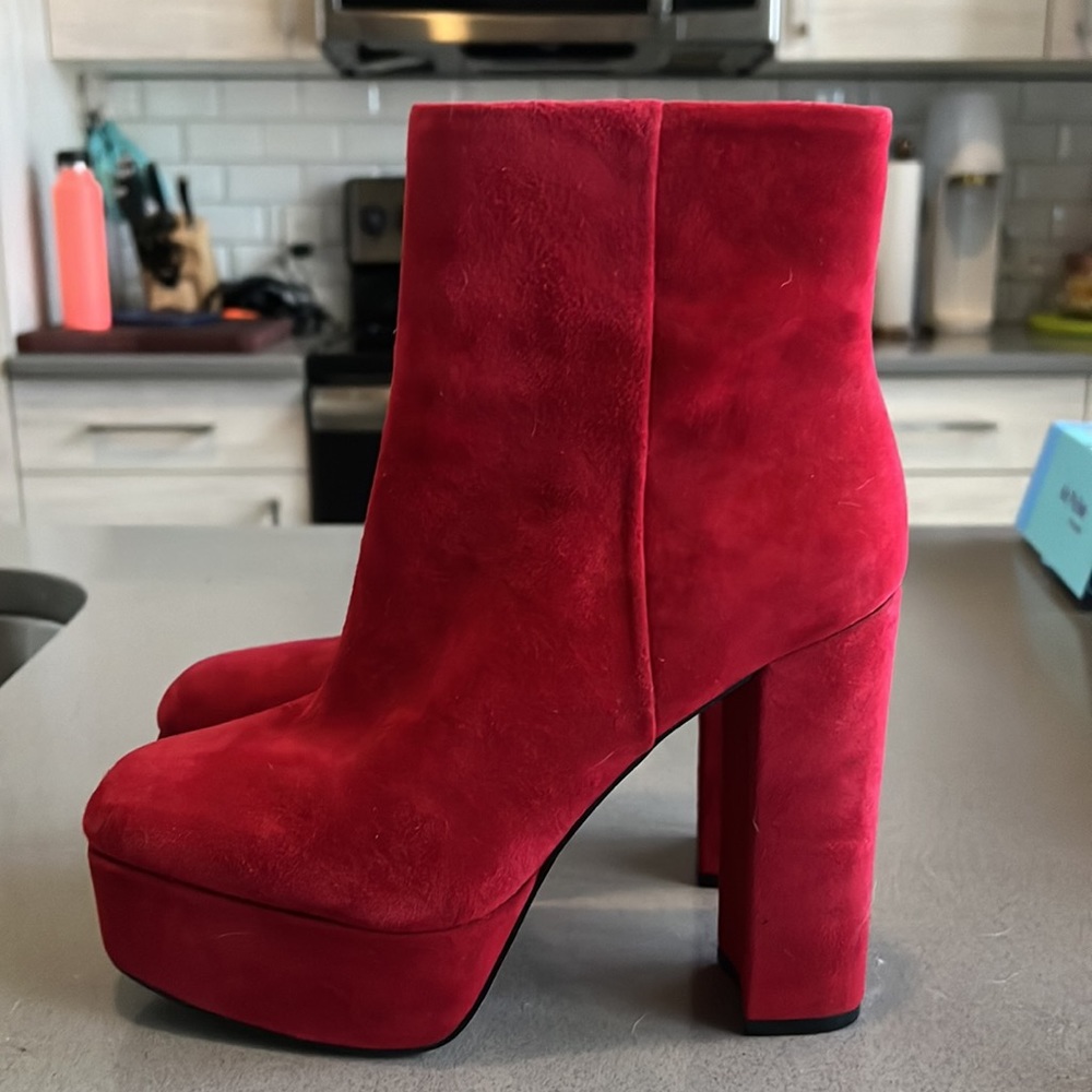 NWOB Vince Camuto platform booties😍